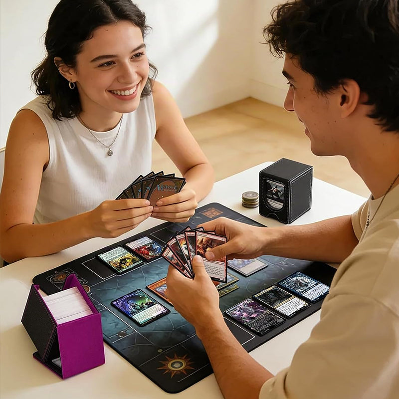 Boîte Rangement TCG Cuir 100+ Cartes avec Séparateurs – Organisateur Jeux de Cartes | Leather TCG Card Storage Box 100+ Capacity with Dividers