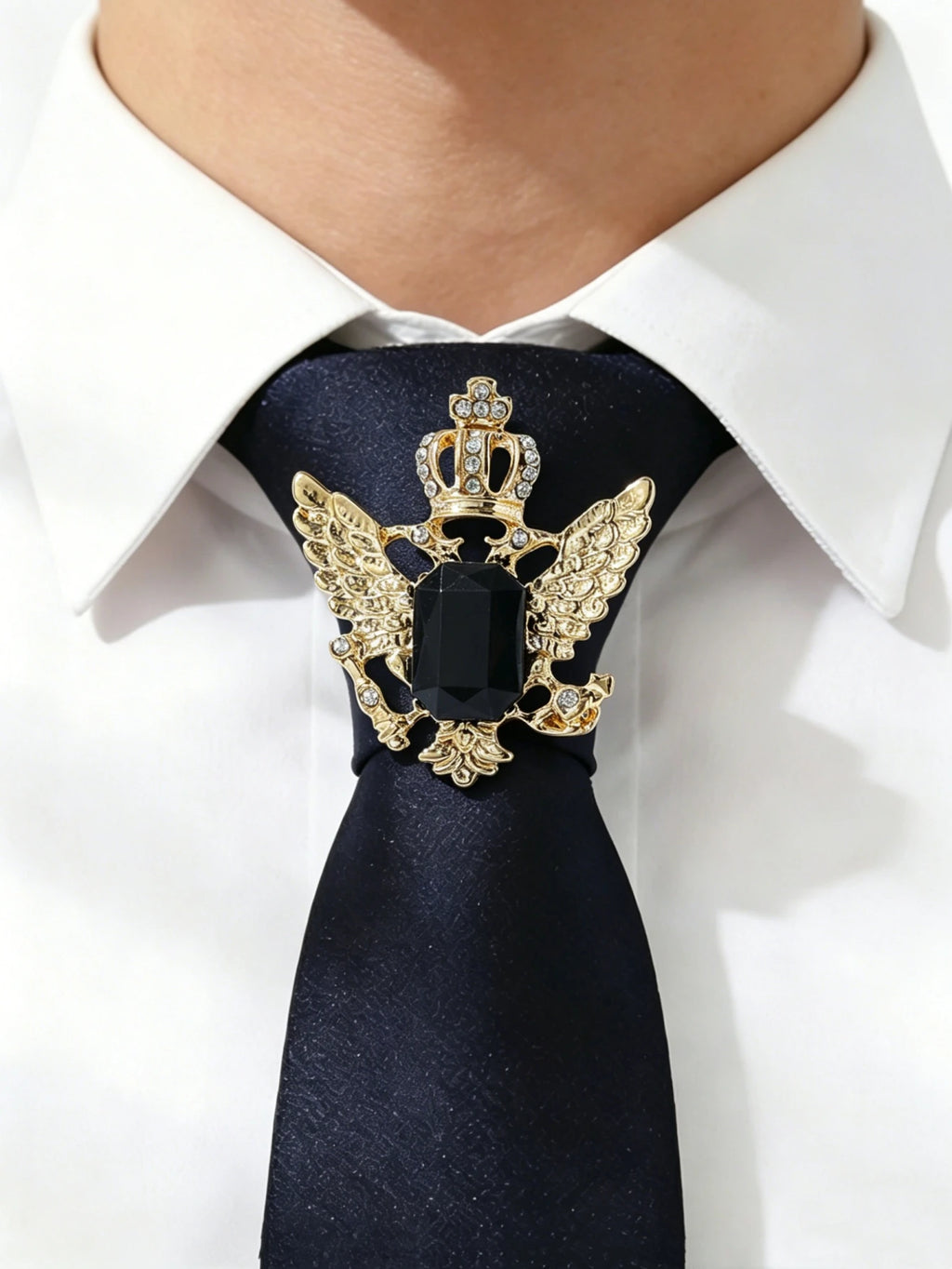 One men's tie clip. Personalized and powerful eagle DIY tie loop. Suitable for stage performances and daily gifts.