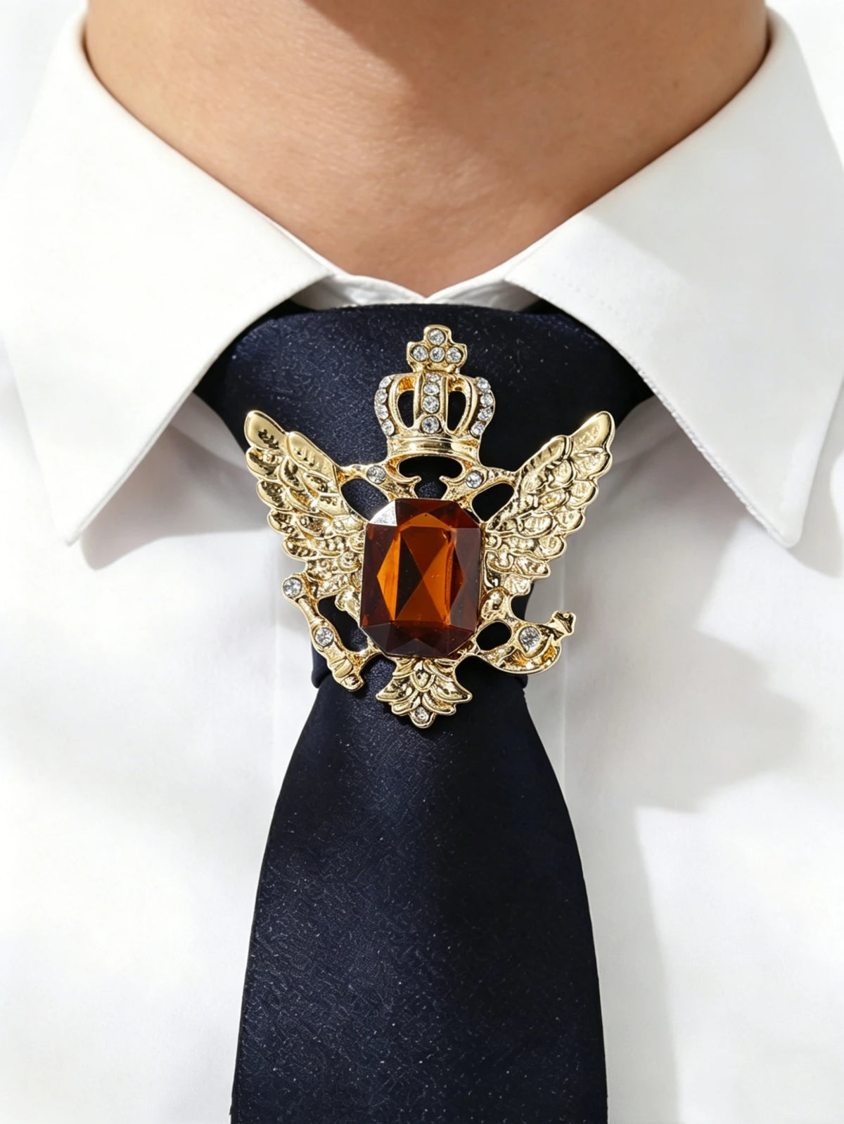 One men's tie clip. Personalized and powerful eagle DIY tie loop. Suitable for stage performances and daily gifts.