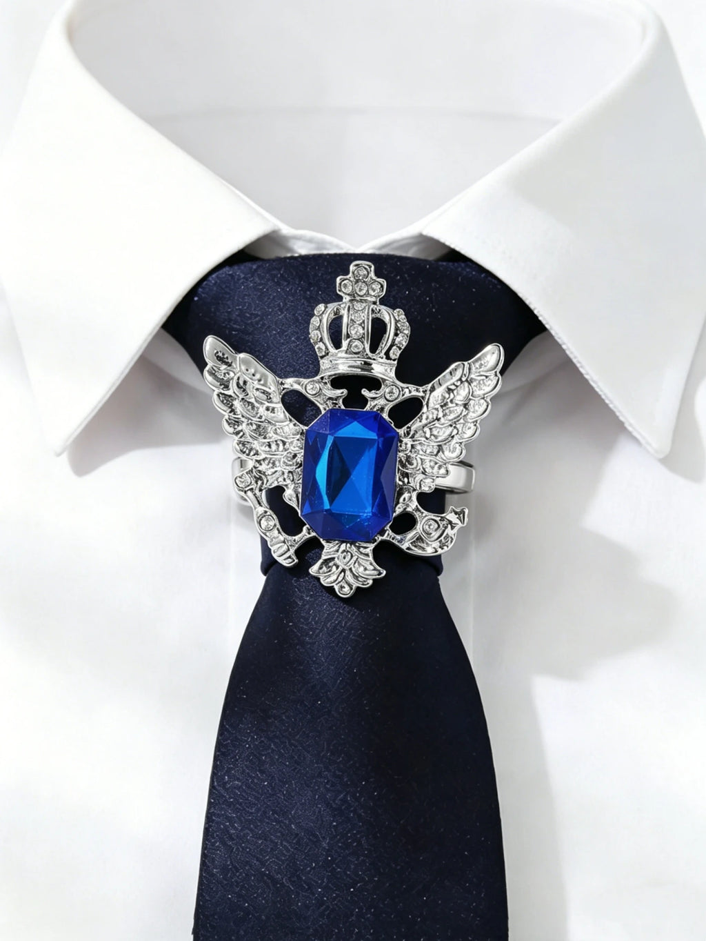 One men's tie clip. Personalized and powerful eagle DIY tie loop. Suitable for stage performances and daily gifts.