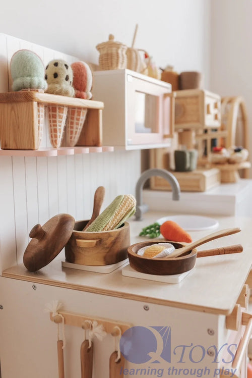 Dinette Casseroles Acajou QToys Australia – Jouet Éveil Cuisine Enfant | QToys Mahogany Pan & Pot Play Set