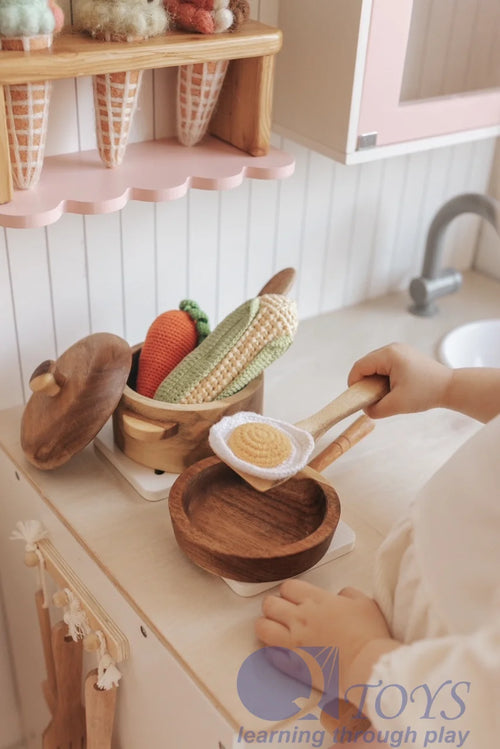 Dinette Casseroles Acajou QToys Australia – Jouet Éveil Cuisine Enfant | QToys Mahogany Pan & Pot Play Set