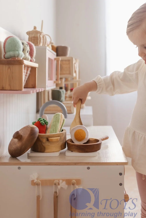 Dinette Casseroles Acajou QToys Australia – Jouet Éveil Cuisine Enfant | QToys Mahogany Pan & Pot Play Set